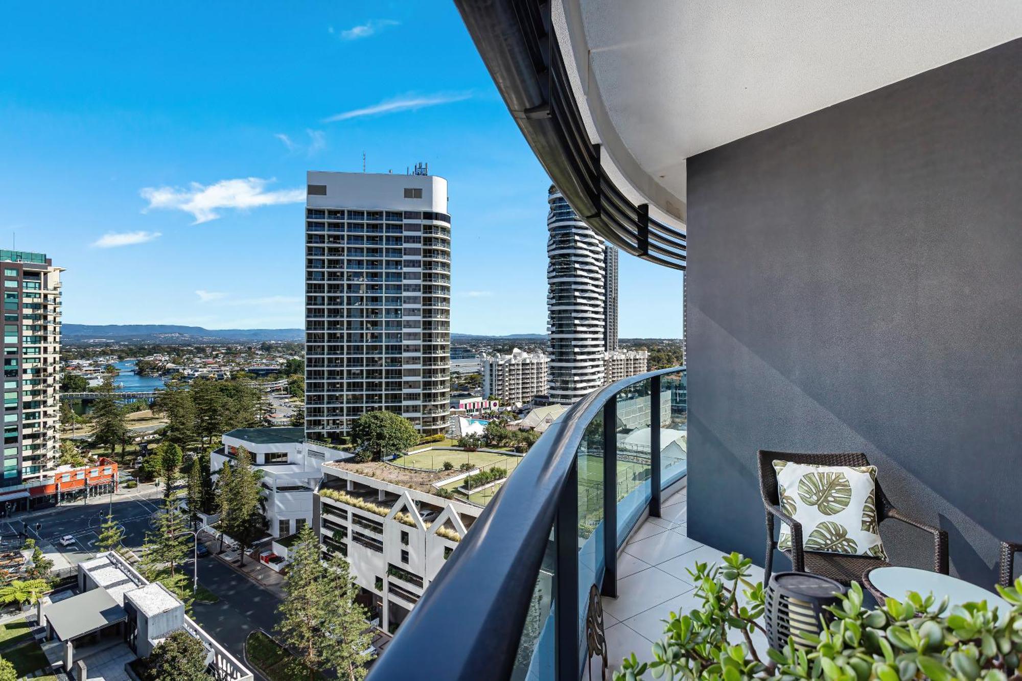 Oracle Beachfront Apartments Broadbeach Gold Coast Exterior photo