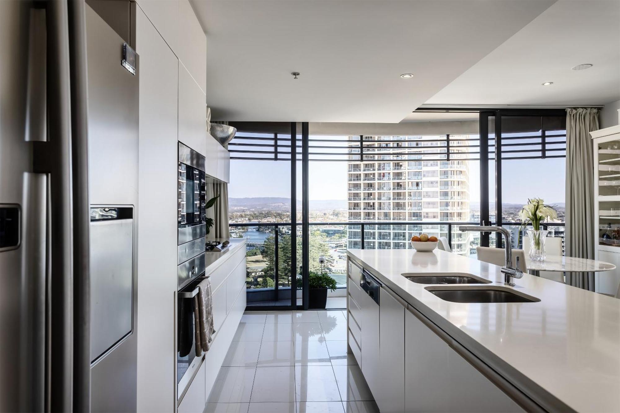 Oracle Beachfront Apartments Broadbeach Gold Coast Exterior photo